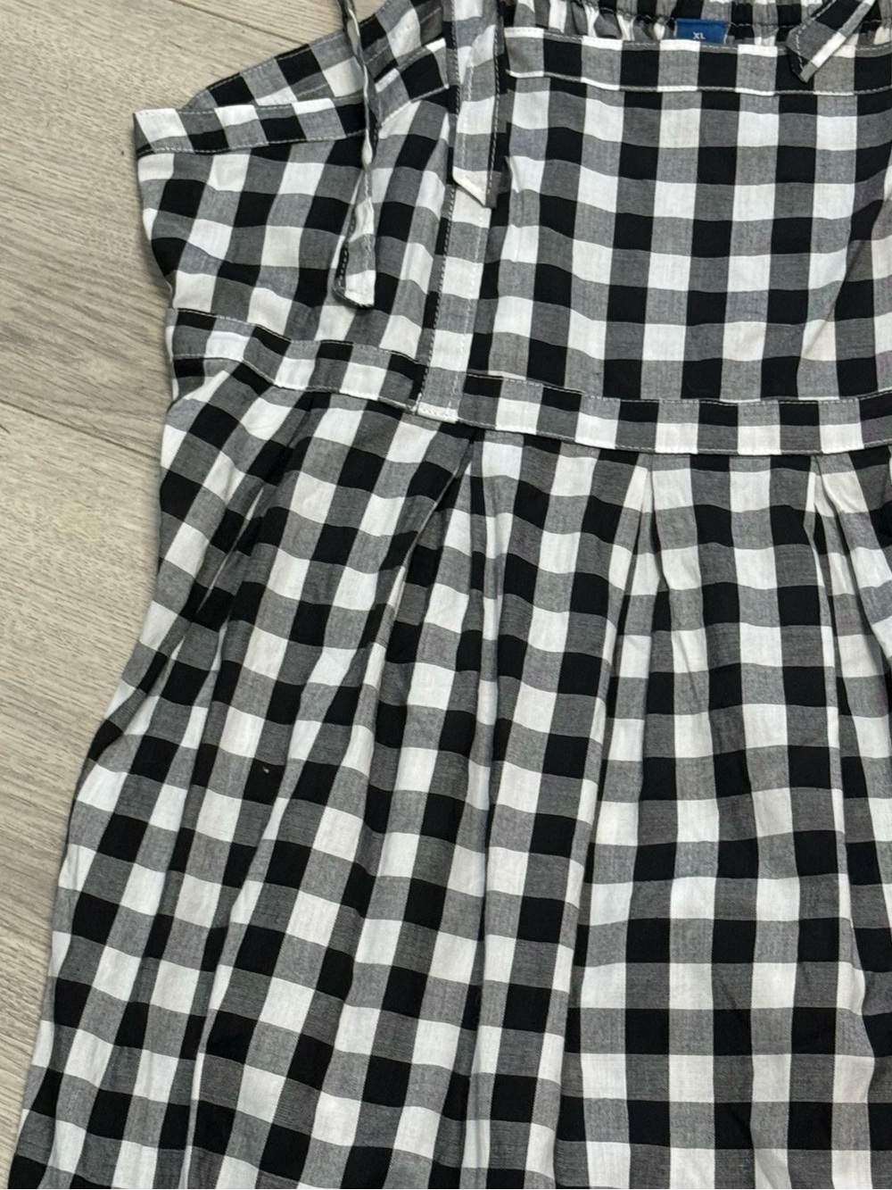 Old Navy Black & White Gingham Tie-Strap Casual Dress - Picture 3 of 10